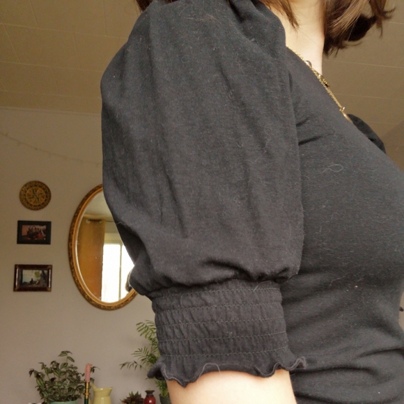 Puffed Sleeves Black T-shirt - Picture 3 of 7